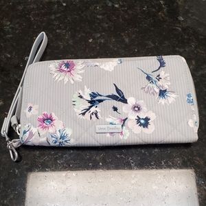 Vera Bradley RFID accordian wristlet
